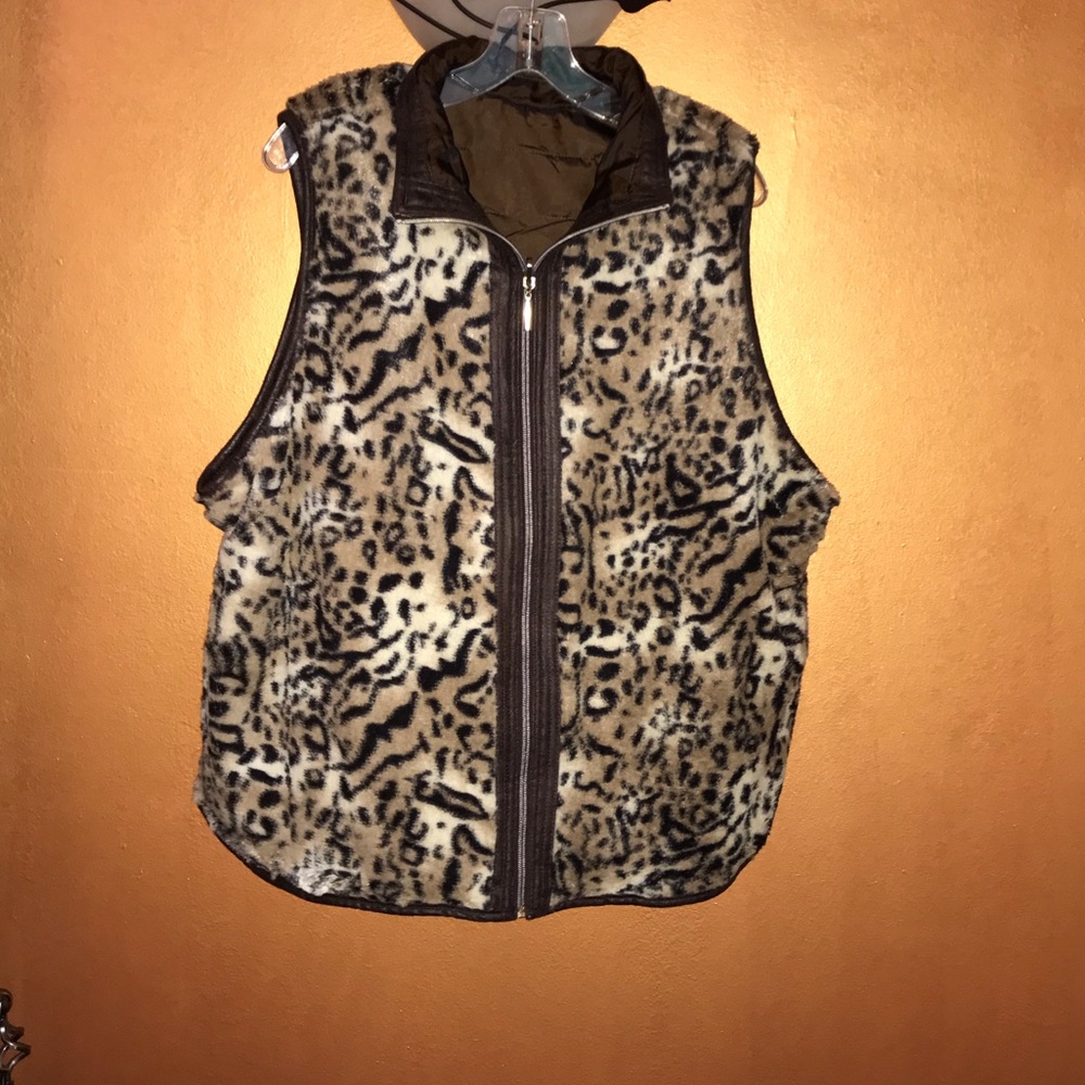 Stunning Reversible Fuzzy Leopard Vest, 1X, EUC